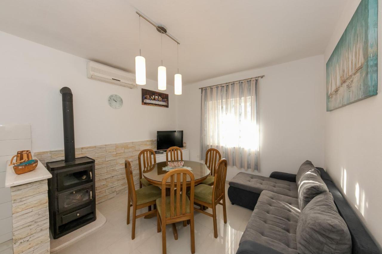 Apartments Mate Vinišće Екстериор снимка
