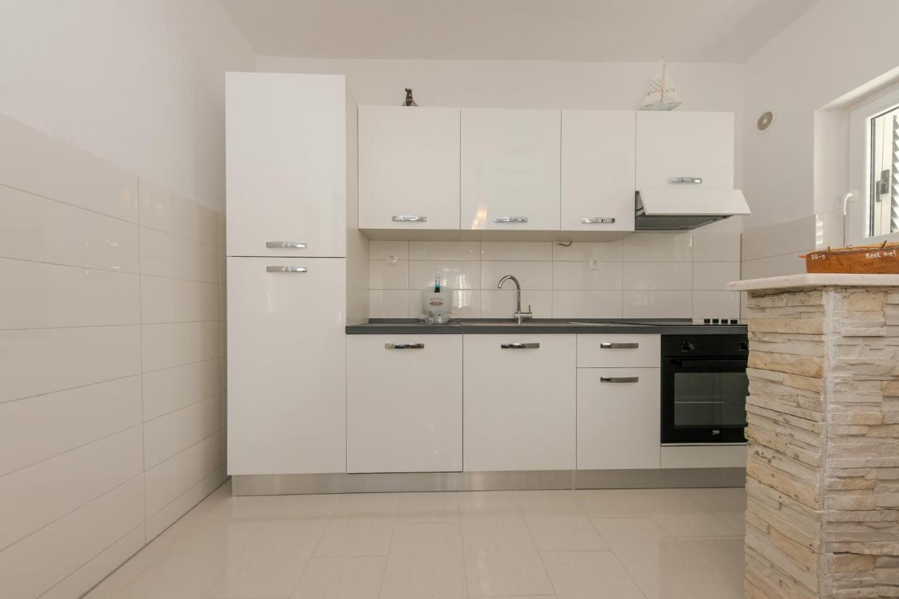 Apartments Mate Vinišće Екстериор снимка