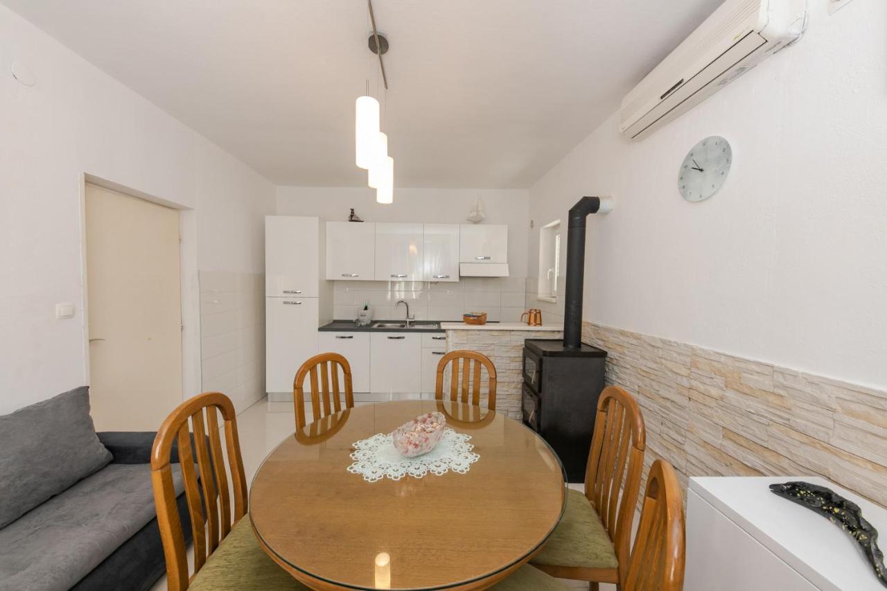 Apartments Mate Vinišće Екстериор снимка