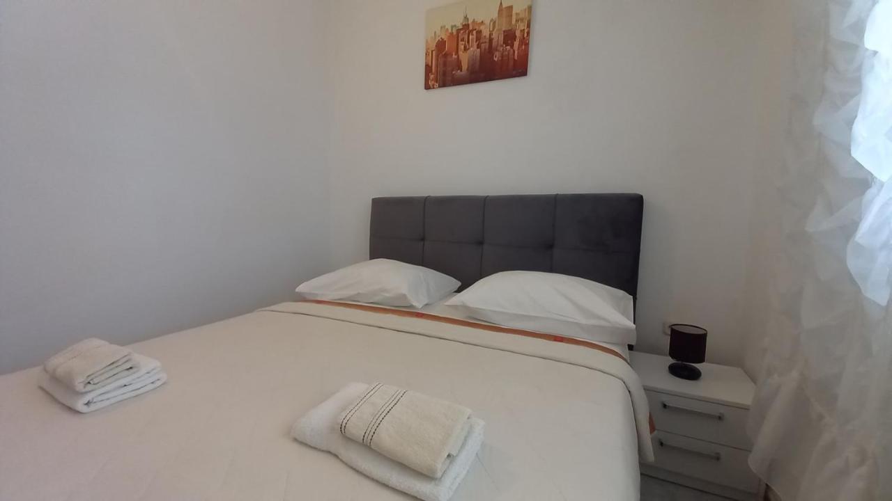 Apartments Mate Vinišće Екстериор снимка