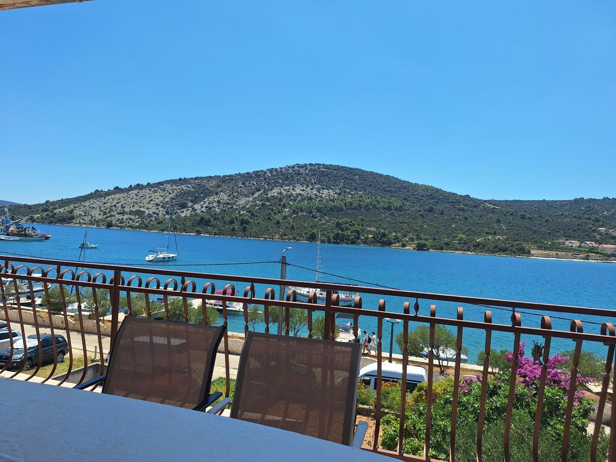 Apartments Mate Vinišće Екстериор снимка