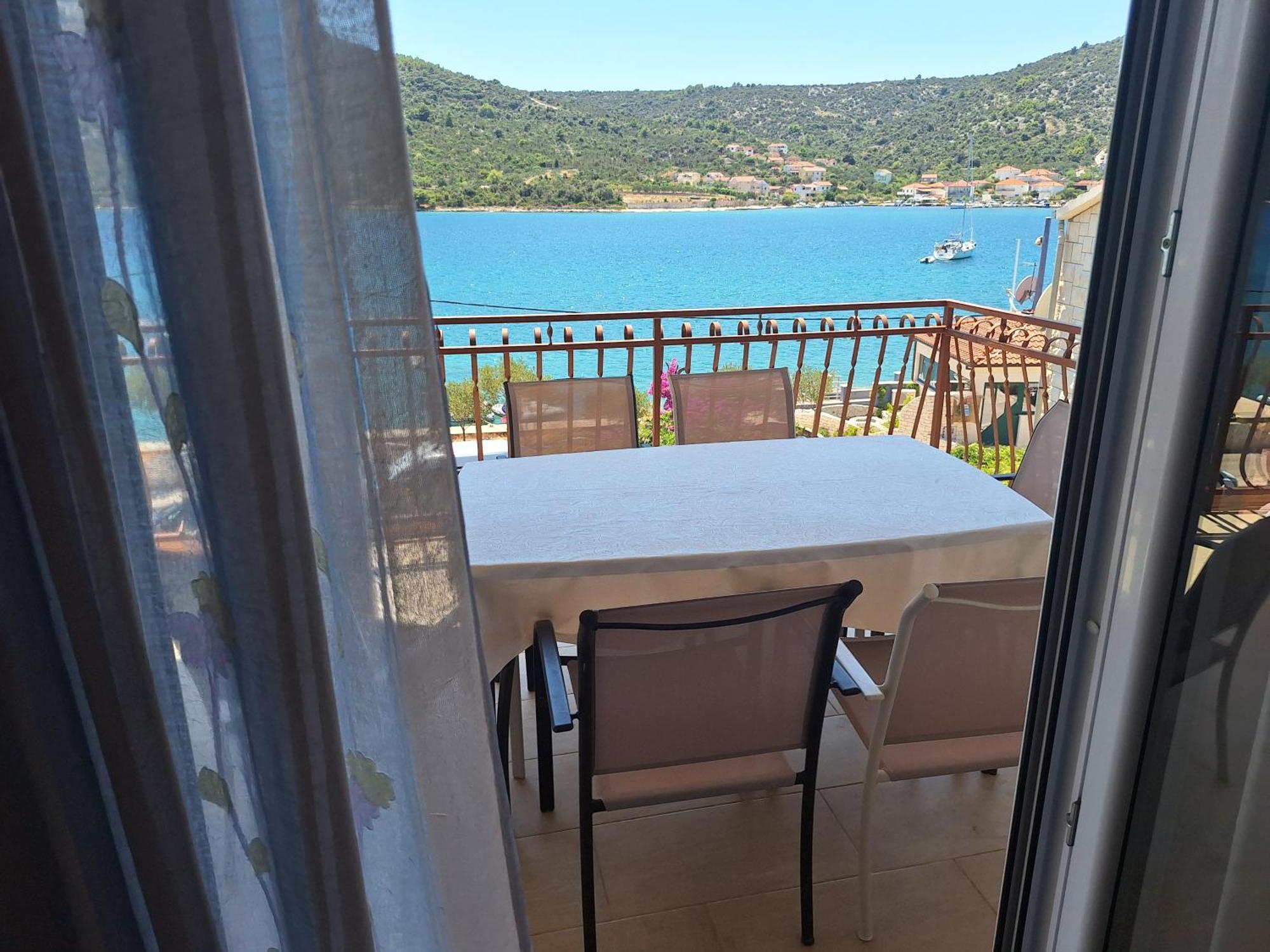 Apartments Mate Vinišće Екстериор снимка