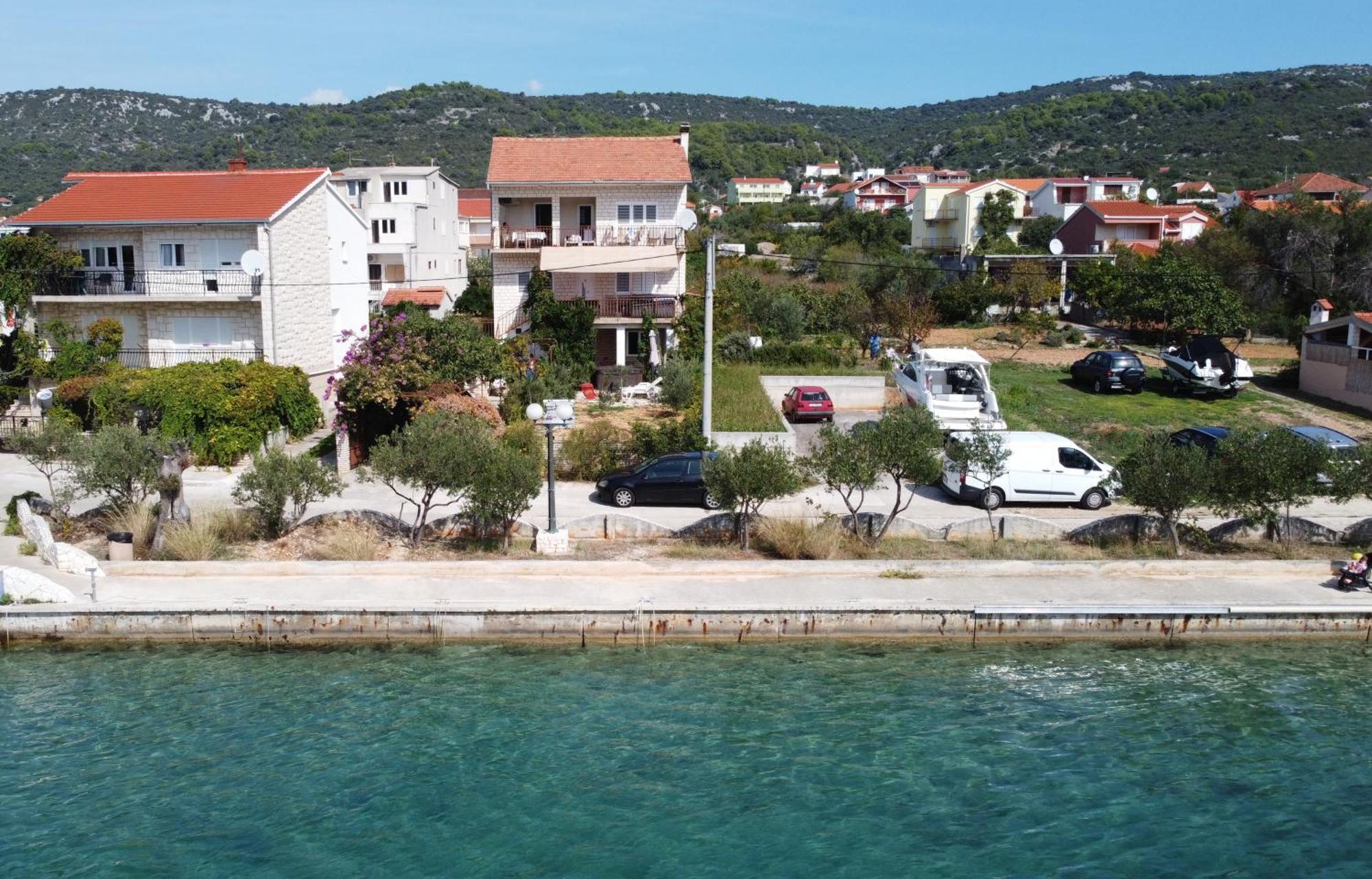 Apartments Mate Vinišće Екстериор снимка