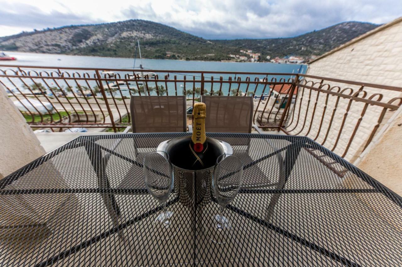 Apartments Mate Vinišće Екстериор снимка