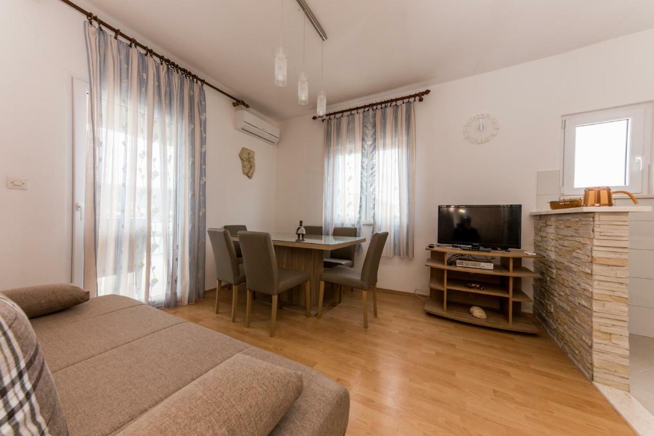 Apartments Mate Vinišće Екстериор снимка