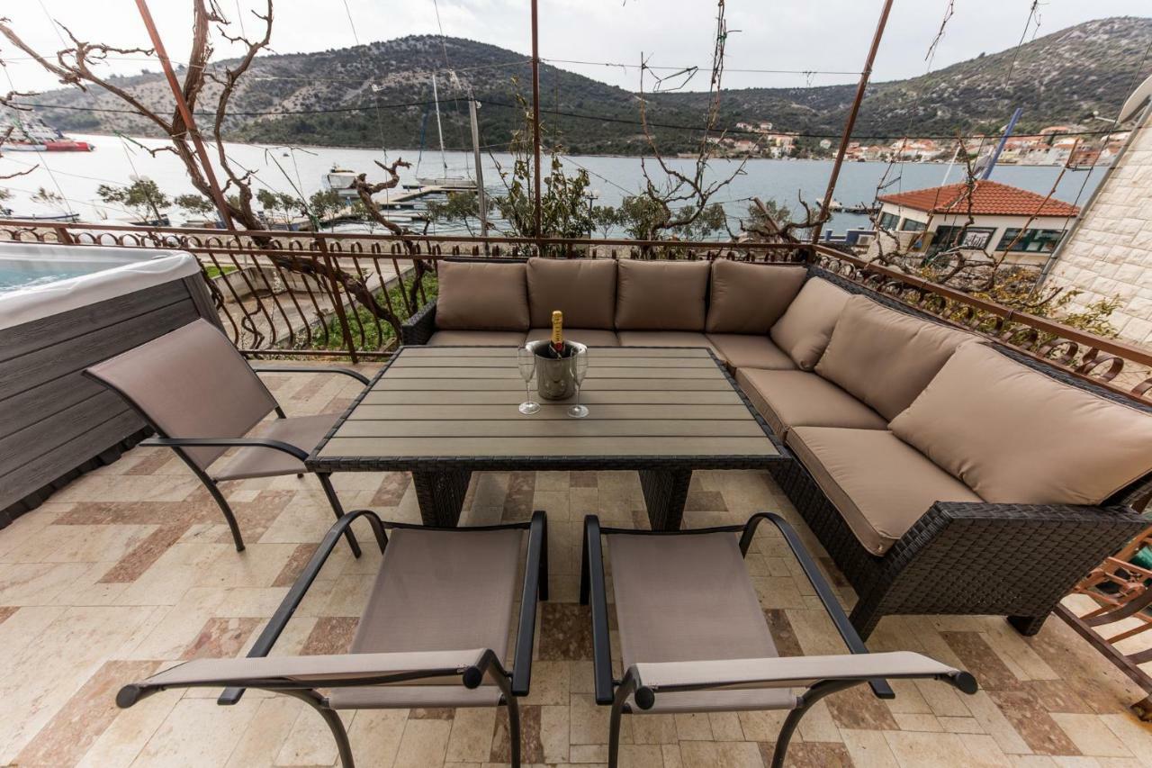 Apartments Mate Vinišće Екстериор снимка