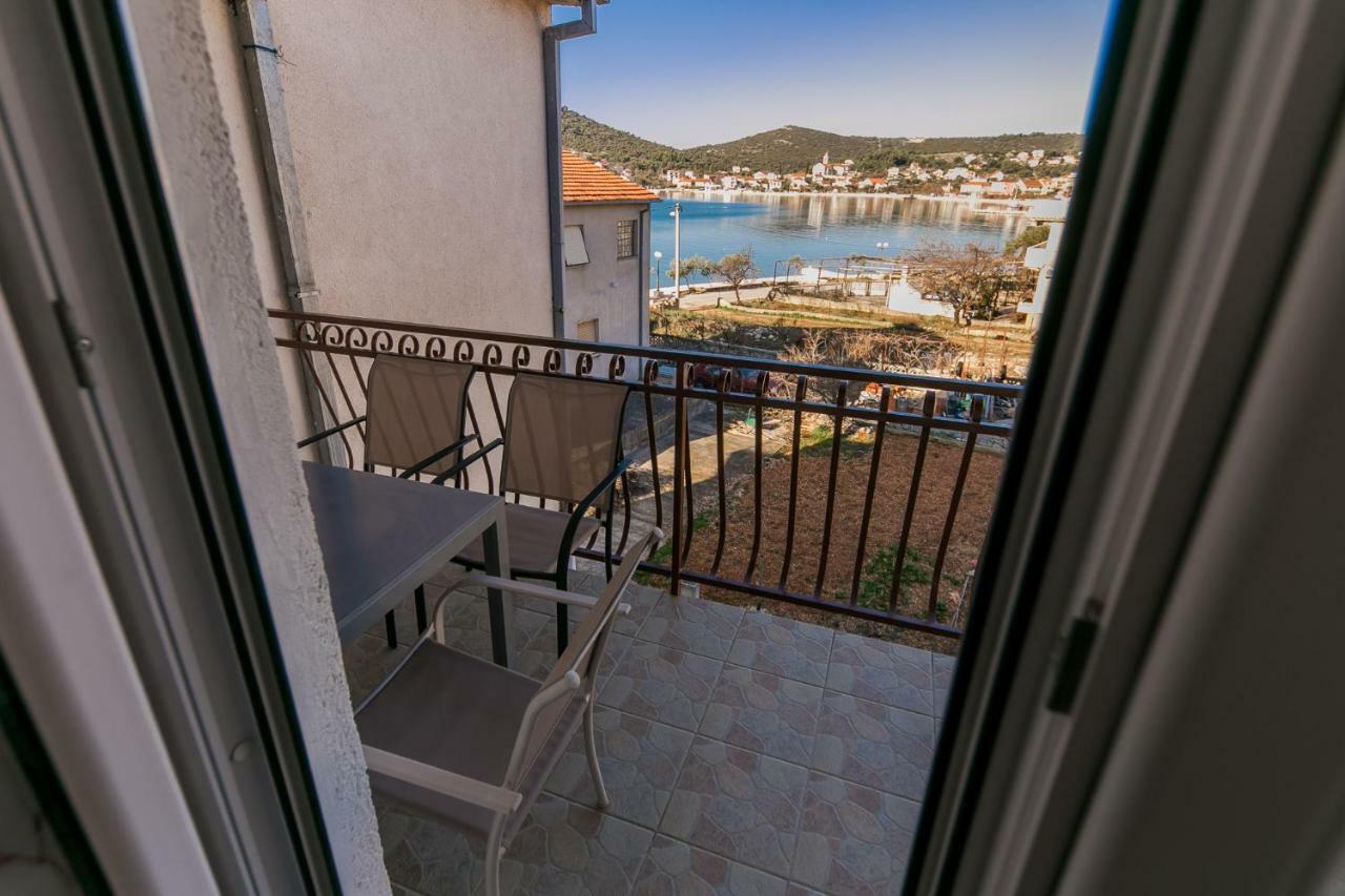 Apartments Mate Vinišće Екстериор снимка