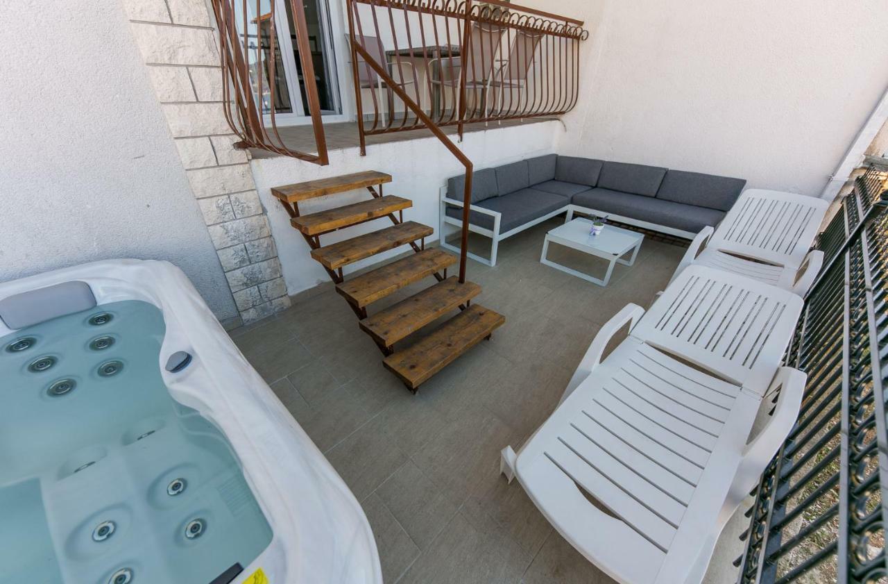 Apartments Mate Vinišće Екстериор снимка